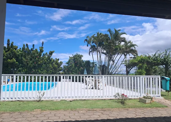 Apartamento pé na areia de 1 dormitório com vista para Praia ou vista lateral Pontas das Canas Florianópolis